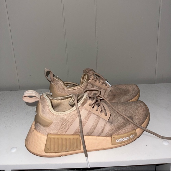 NMD R1 Blush Pink Color - Picture 4 of 7
